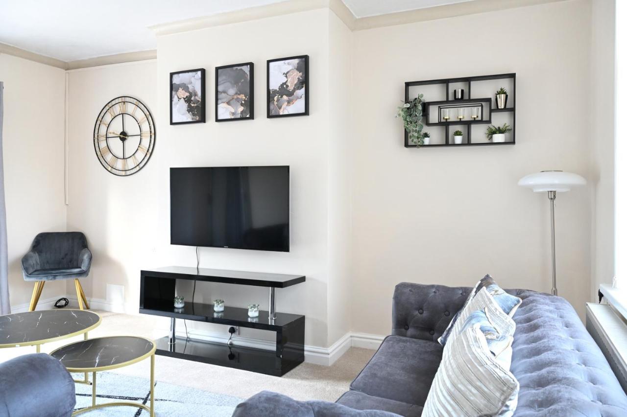 Villa Sleek And Stylish 3 Bed In Bolton - Garden - Parking Exterior foto